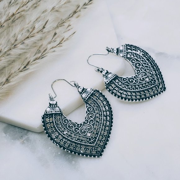 5 for $25 Boho Retro Heart Statement Earrings - Picture 3 of 6